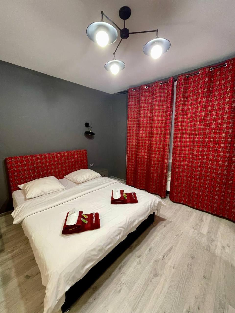 Apartment Yes Silver *