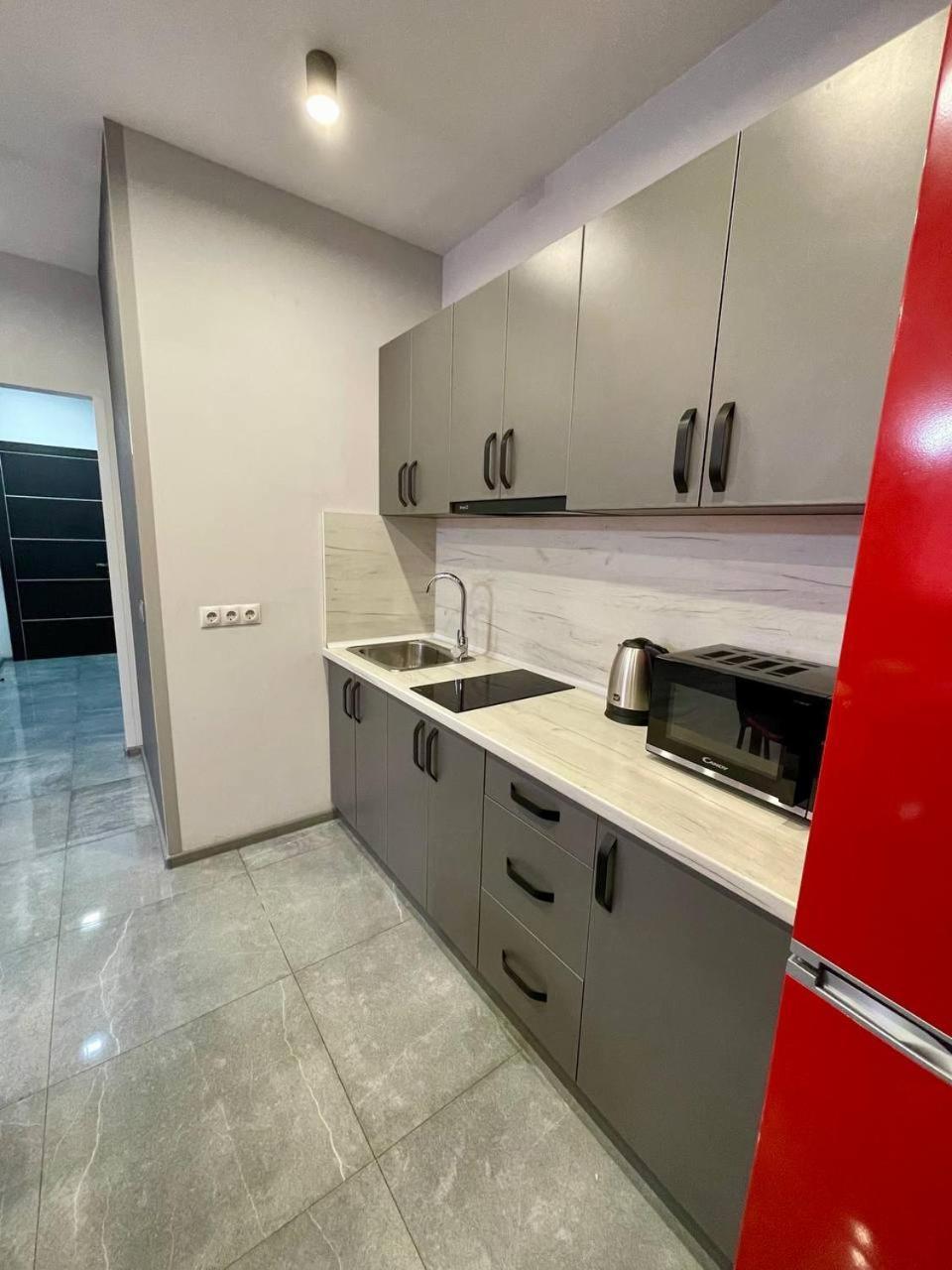 Apartment Yes Silver