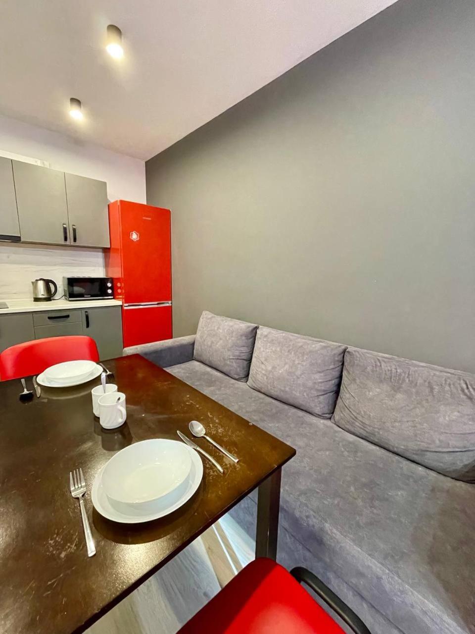 Apartment Yes Silver