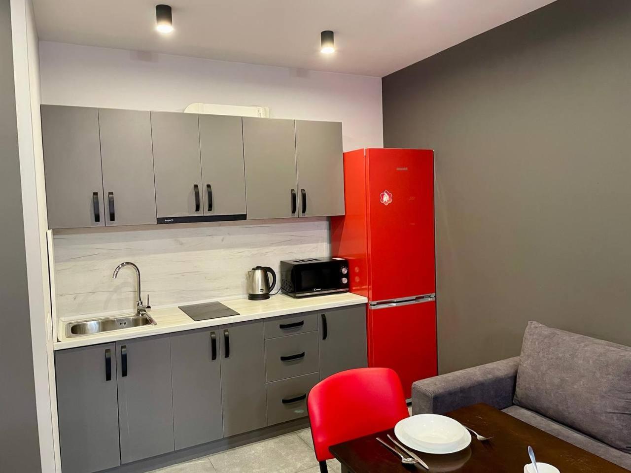 Apartment Yes Silver *