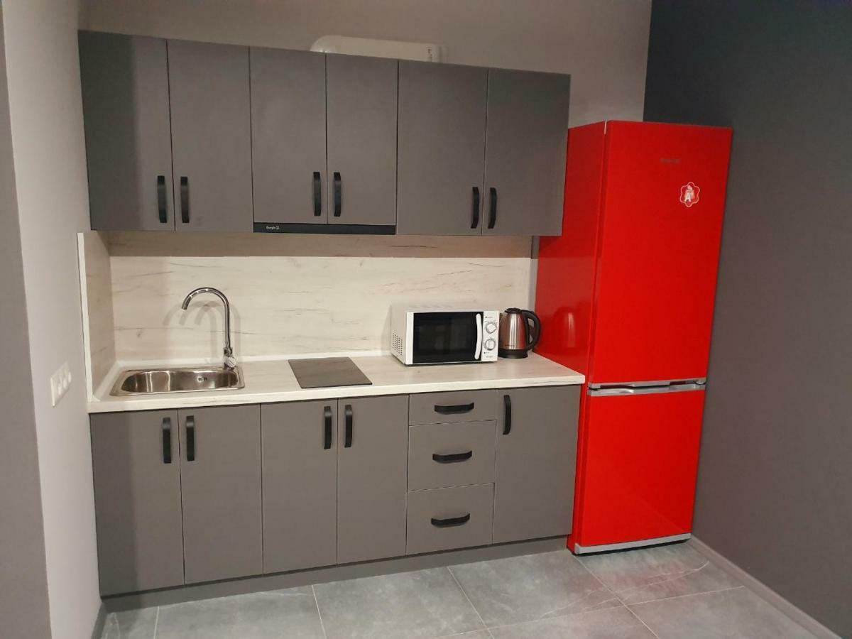 Apartment Yes Silver *